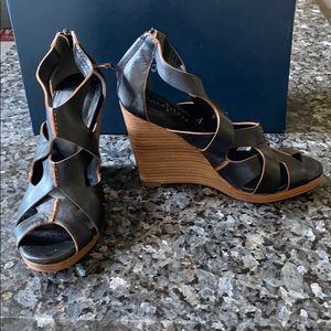 Leather wedge sandals